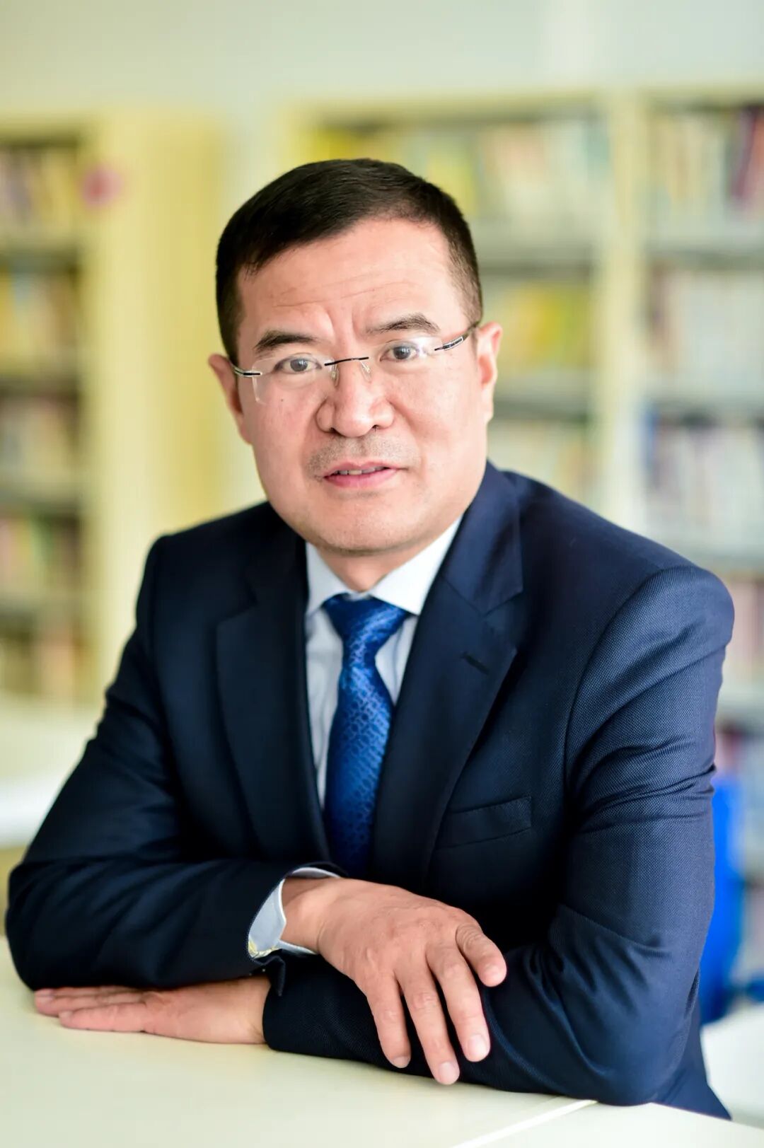 石中英